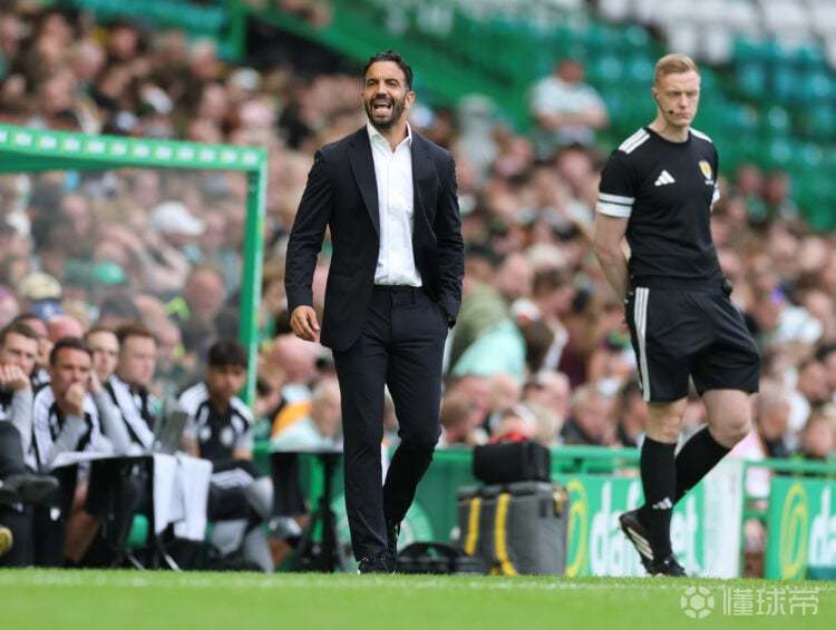 英媒:阿莫林执教米兰首秀2-2平,曼联球迷吐槽战术依旧不行