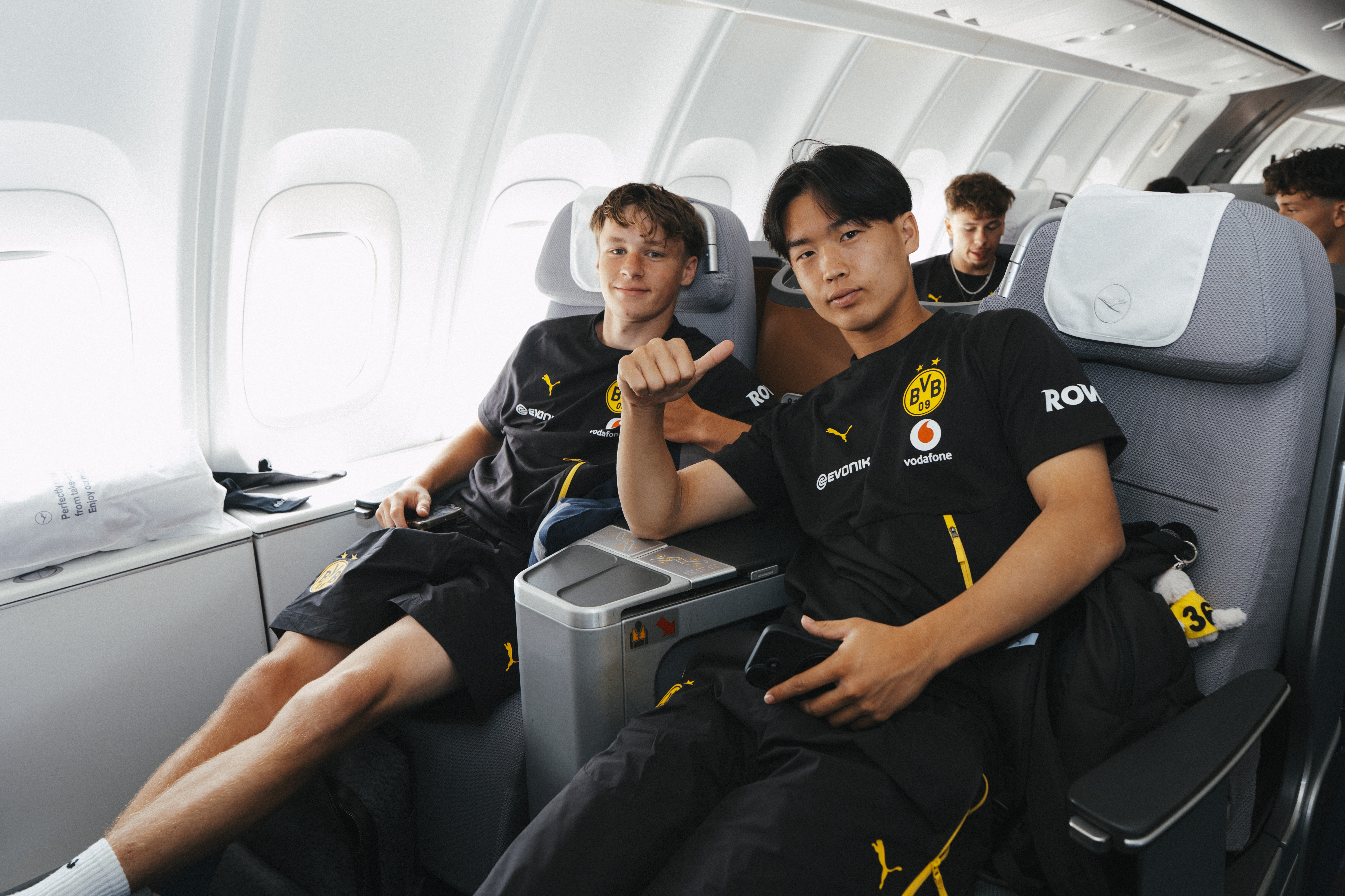 Here we go！多特蒙德男团已经出发开启亚洲行！✈
