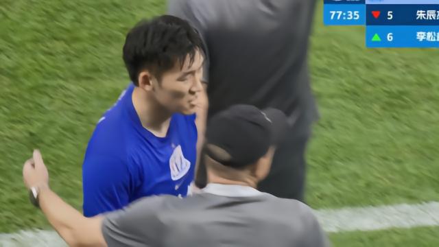 足球东体：医生曾建议朱辰杰休息2周，但他带伤打了德比中超7 评07-31 11:44