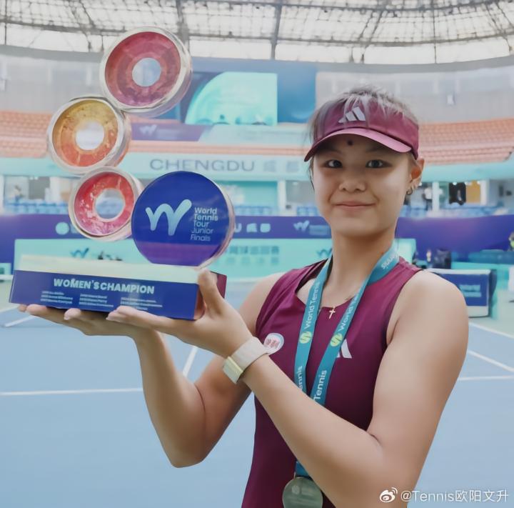 孙心然2-1收获ITF世界青少年网球年终总决赛女单冠军，锁定年终第一