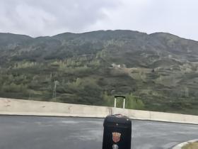 出大山，去成都，支持……