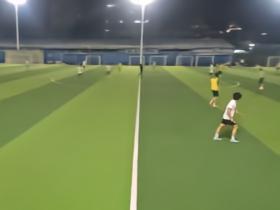 XbotGo丨3-5不敌爱谁谁足球队,双方进球均在下半场