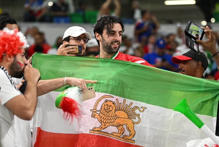 TA：今夏世界杯期间，FIFA会禁止伊朗侨民举任何带政治暗示的旗帜