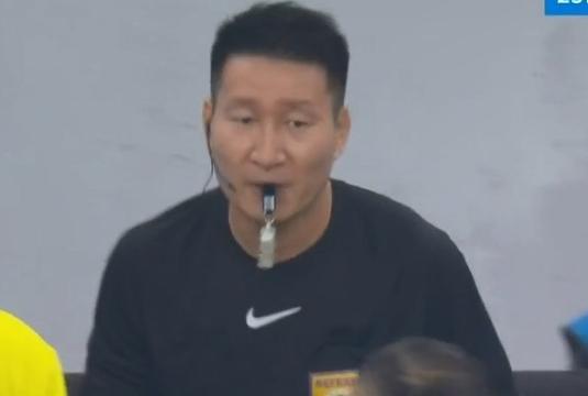足球海港vs泰山主裁穆禹辰数据：近20场执法82黄、2红、7点球中超8 评07-31 17:47