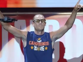 略伦特回应与费兰度假照争议：2026了，男人的友谊不该被嘲讽
