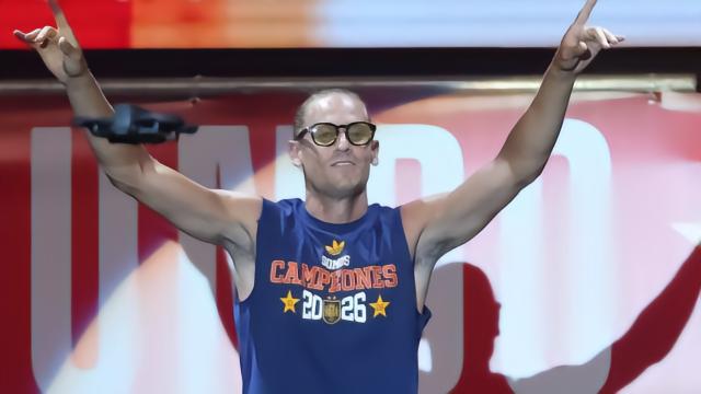 足球略伦特回应与费兰度假照争议：2026了，男人的友谊不该被嘲讽西甲74 评07-31 23:18
