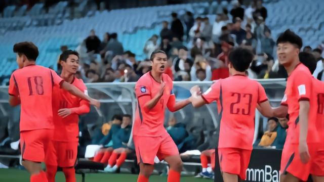 足球马德兴：FIFA承诺强队计划落空，国足弃赛东盟杯中超五洲10 评08-03 11:32