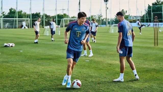 足球德媒：金玟哉自费向韩国球迷赠票，拜仁韩国行门票售罄德甲7 评08-04 11:20