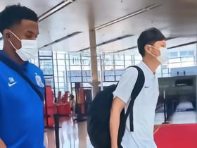 记者：申花飞抵青岛，本轮首发阵容应该会有不止一个人员变化