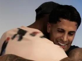 世体：坎塞洛即将重返巴萨，转会费约为800万至1000万欧元