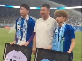 辽宁德比赛前，英博为吕焯毅和黄子豪举行生涯百场纪念仪式