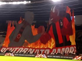 罗体：米兰球迷巨型Tifo，欢迎球队时隔32年重返雅加达