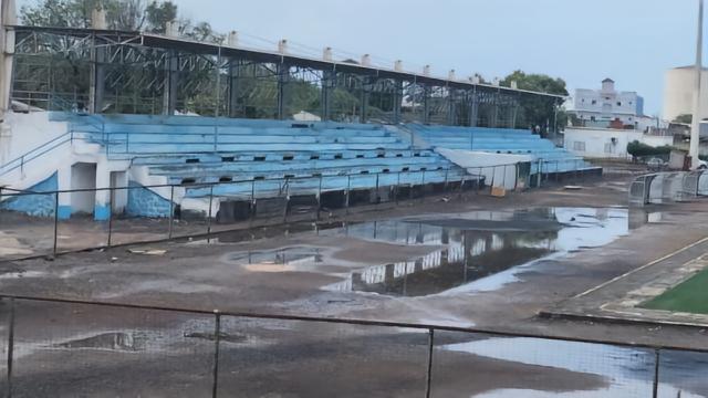 足球记者抨击吉布提足协破败基地：FIFA的千万美元援助去哪了？五洲女足9 评08-09 23:49